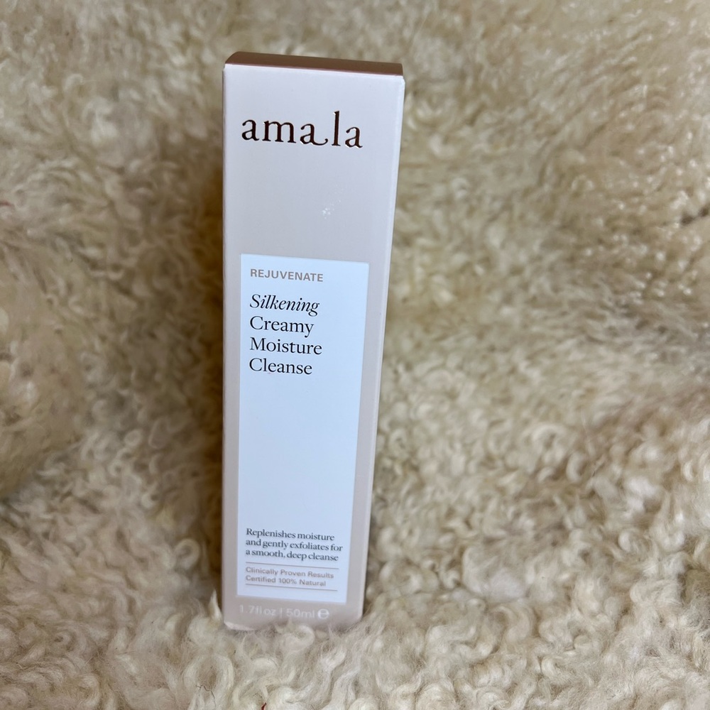 Amala Creamy cleaning of silky moisture